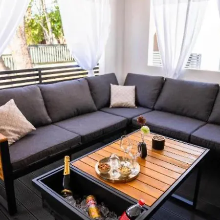 Lux Mobile Homes - Two Bedroom With Private Hot Tub Aria Сasa de vacaciones Vodice