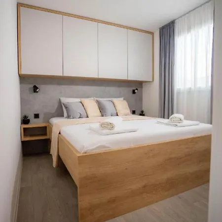 Lux Mobile Homes - Two Bedroom With Private Hot Tub Aria * Vodice