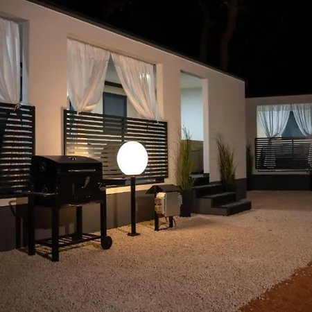 Σπίτι διακοπών Lux Mobile Homes - Two Bedroom With Private Hot Tub Aria Βόντιτσε