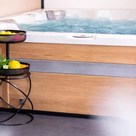 Сasa de vacaciones Lux Mobile Homes - Two Bedroom With Private Hot Tub Aria