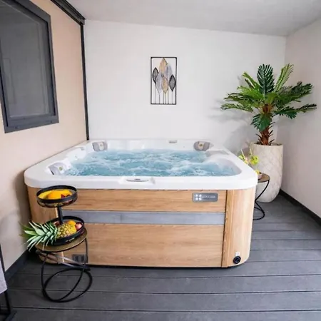 Lux Mobile Homes - Two Bedroom With Private Hot Tub Aria
